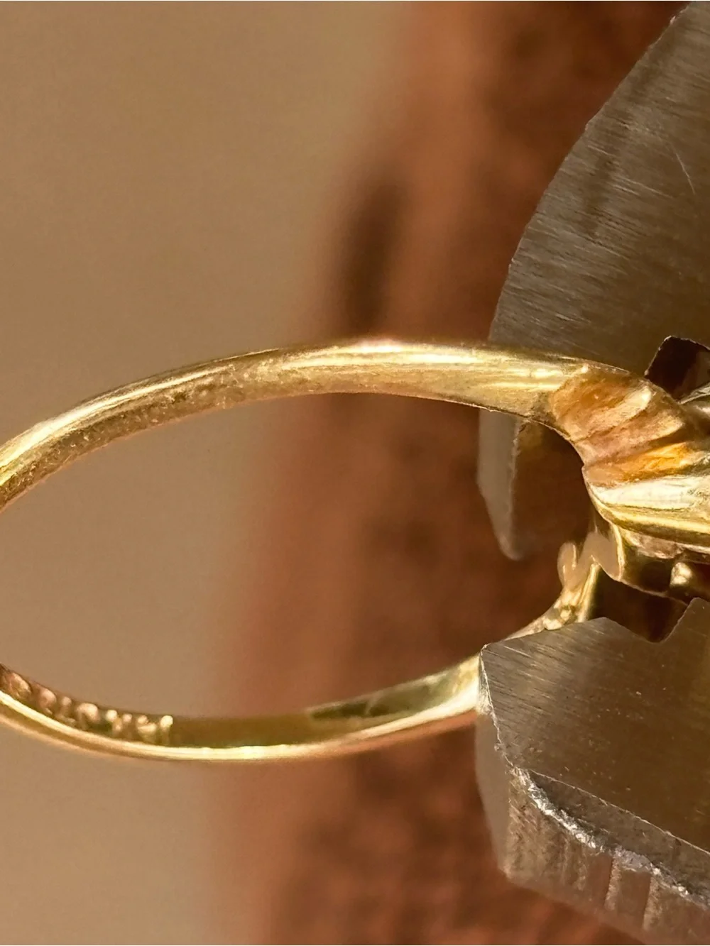 N/A elegant gold